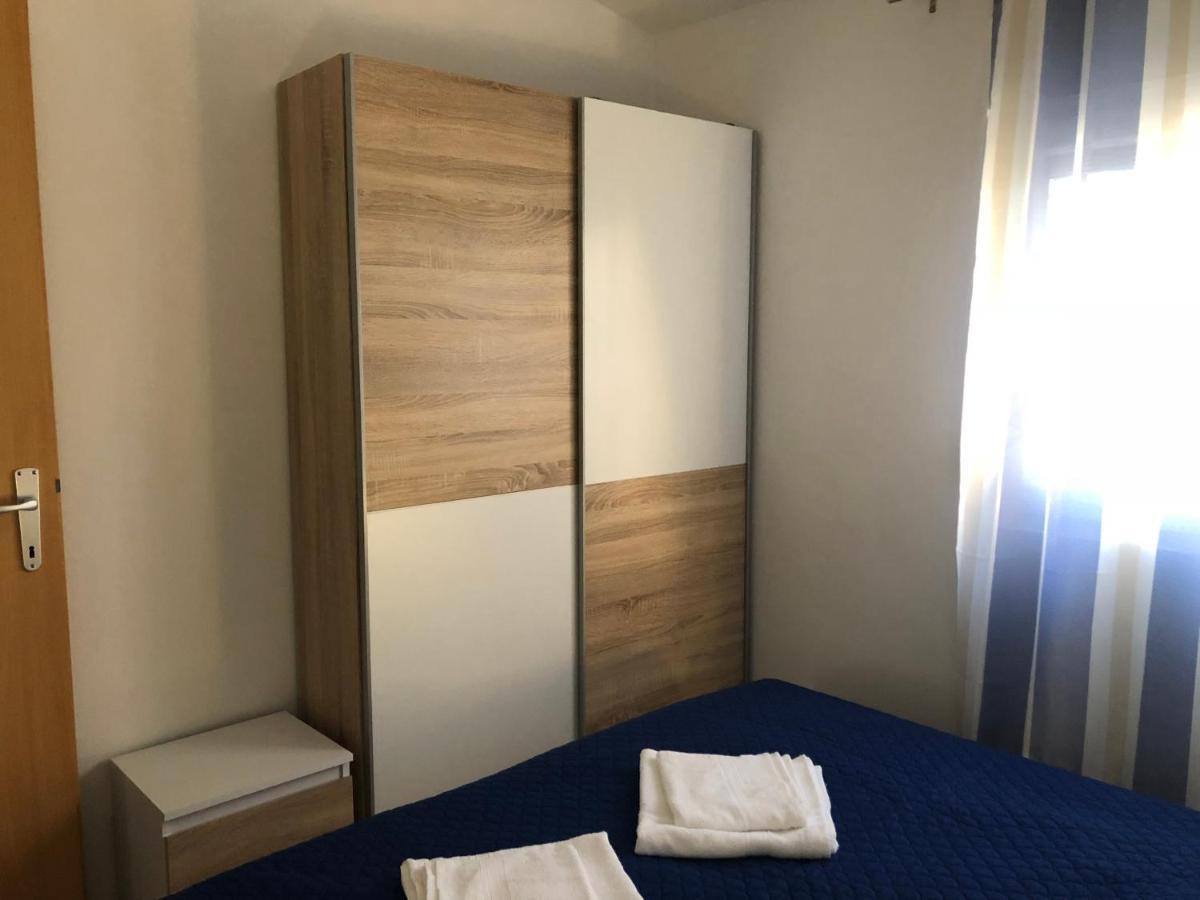Apartamento Apartman Luka Vir Exterior foto